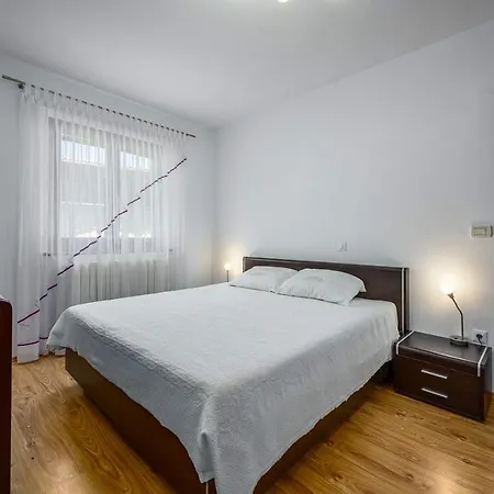 בית נופש Luna Tinjan